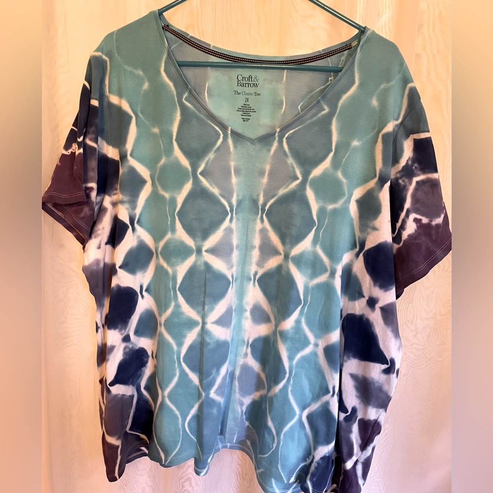 Handmade tie dye women’s tee shirt. Plus size.